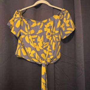 NWT Mahina Crop Tie Front Blouse Sz. Medium